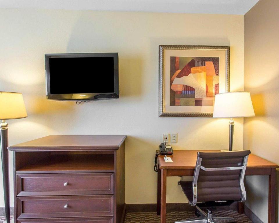 Comfort Inn & Suites Медісонвіл Екстер'єр фото