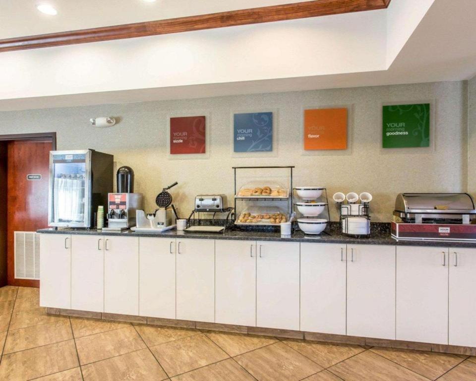 Comfort Inn & Suites Медісонвіл Екстер'єр фото