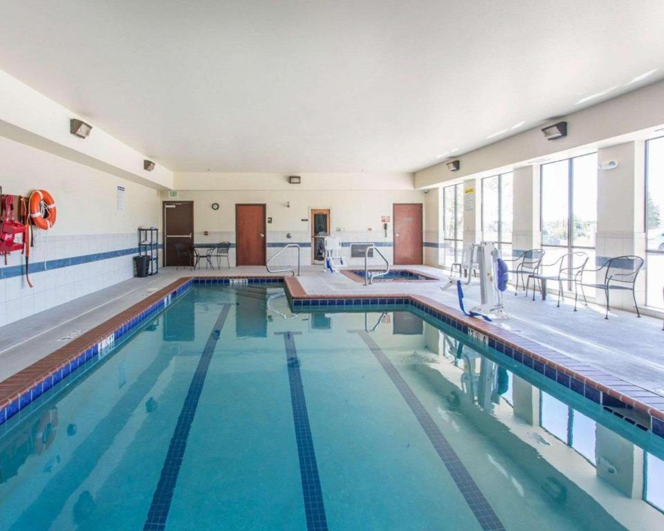 Comfort Inn & Suites Медісонвіл Екстер'єр фото