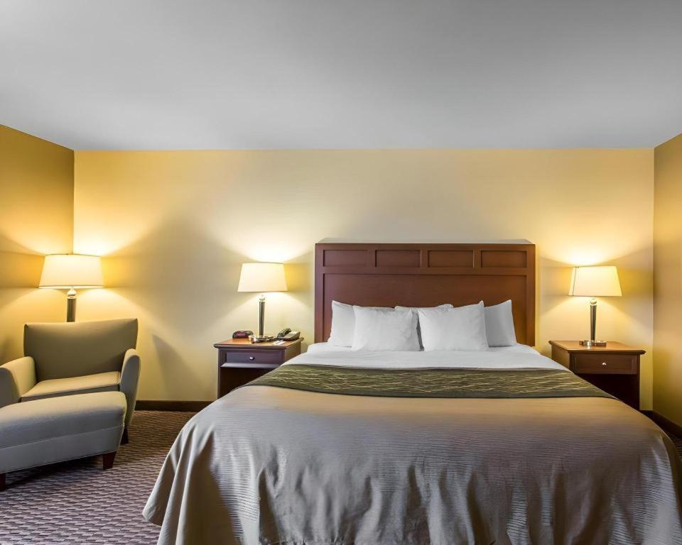 Comfort Inn & Suites Медісонвіл Екстер'єр фото