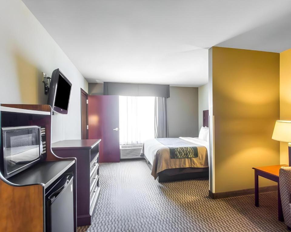 Comfort Inn & Suites Медісонвіл Екстер'єр фото