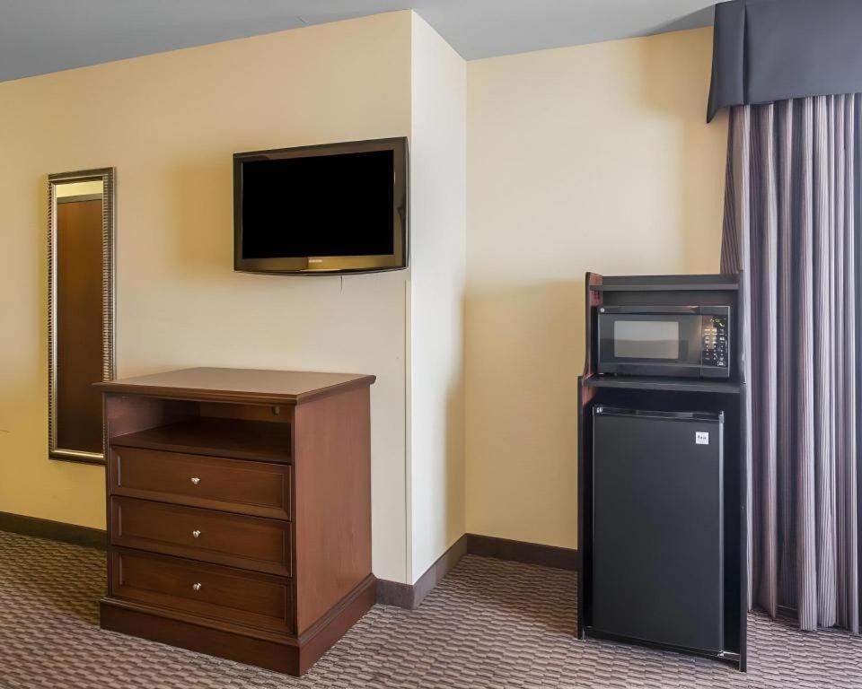 Comfort Inn & Suites Медісонвіл Екстер'єр фото