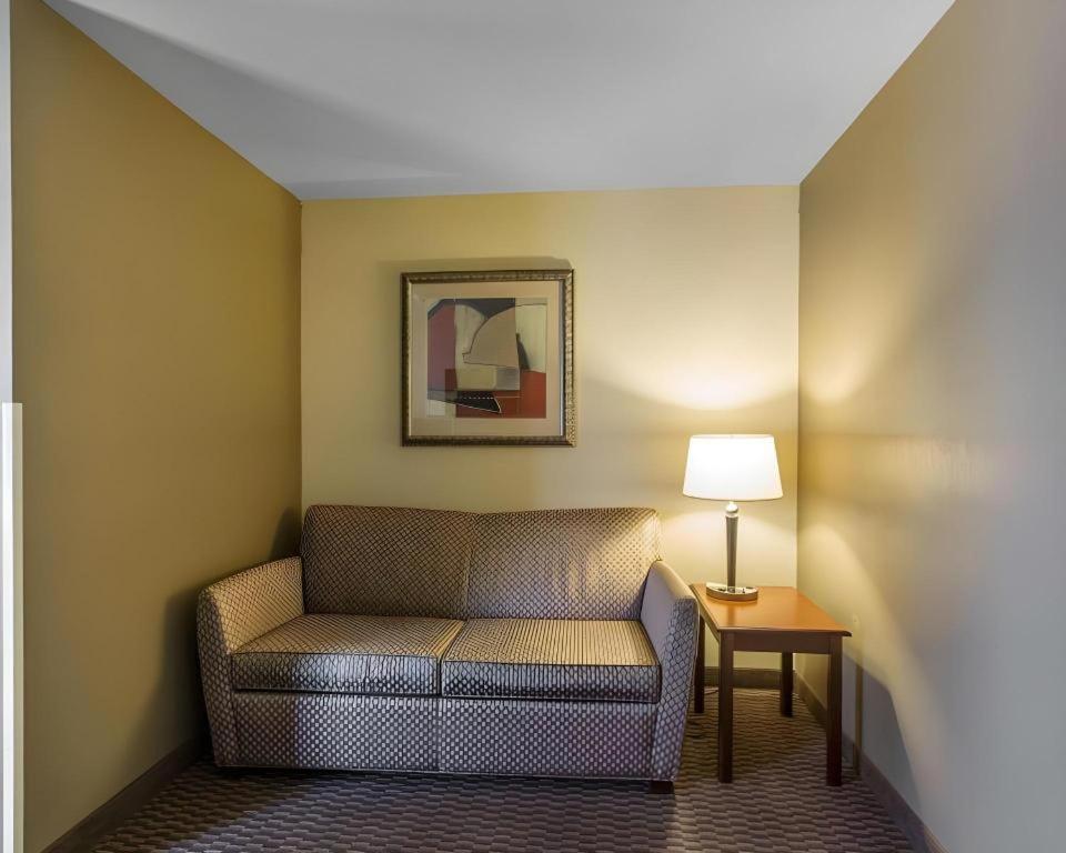 Comfort Inn & Suites Медісонвіл Екстер'єр фото