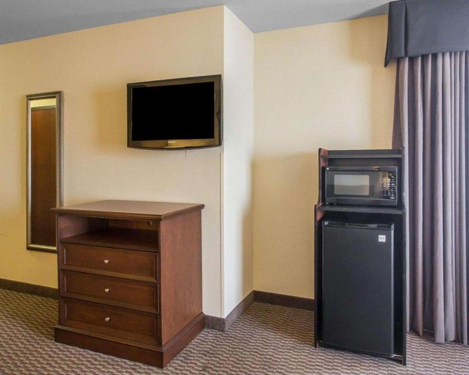 Comfort Inn & Suites Медісонвіл Екстер'єр фото