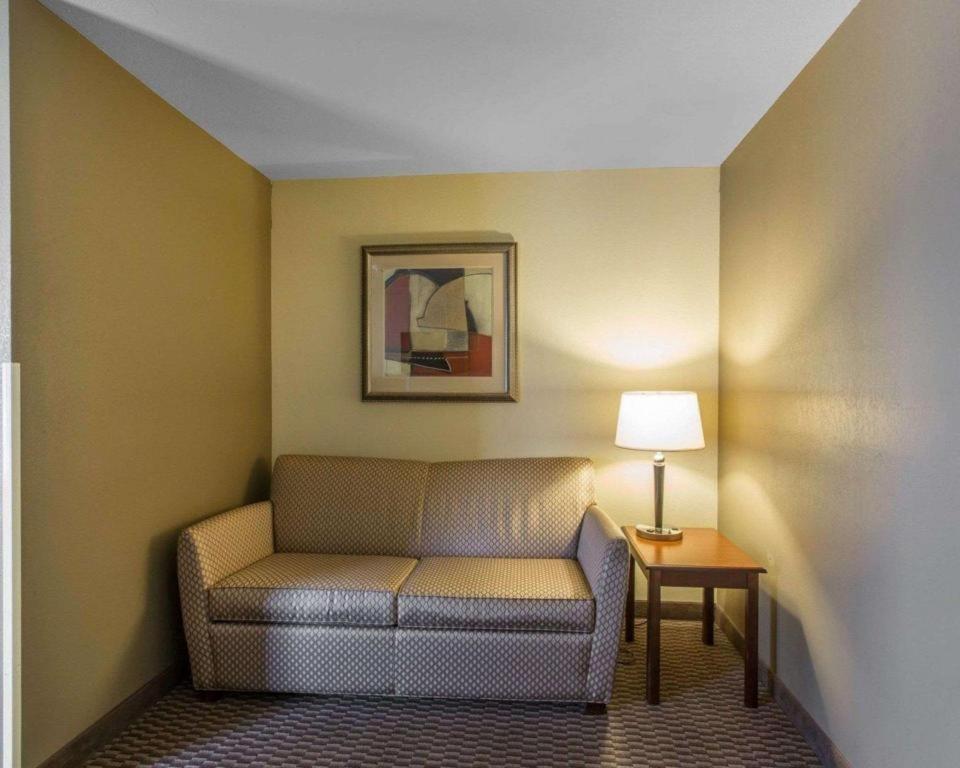 Comfort Inn & Suites Медісонвіл Екстер'єр фото