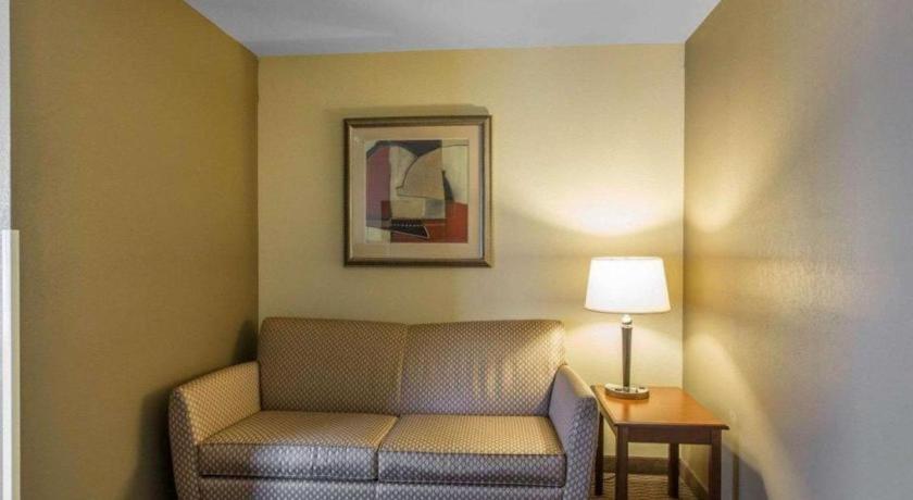 Comfort Inn & Suites Медісонвіл Екстер'єр фото